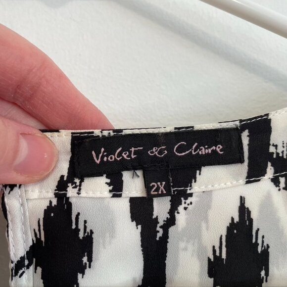 VIOLET CLAIRE Plus Size White ish Black Ikat Boho Short Dolman Sleeve Blouse Top - Picture 5 of 16